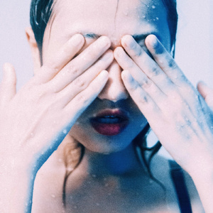 口述奶头很大被领导吃
